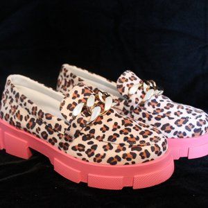 Leopard print loafer with pink lug sole